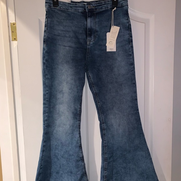 Forever 21 Dark Denim Faded Extra Flared Jeans - Picture 1 of 3